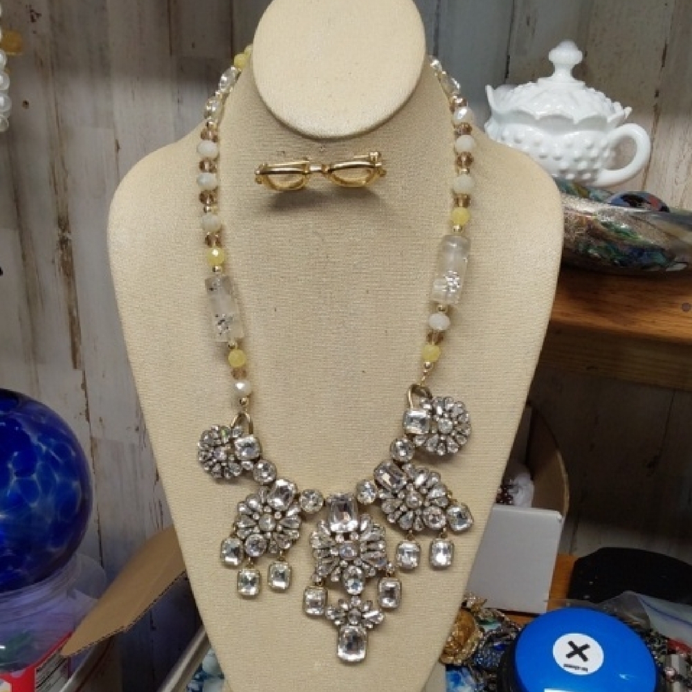 Elegant Gold and Silver Floral Necklace